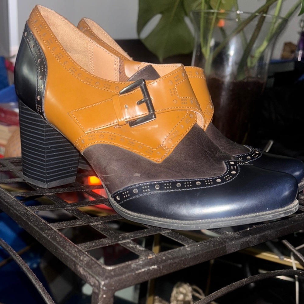Clarks Women's Black and Tan Heeled Shoes